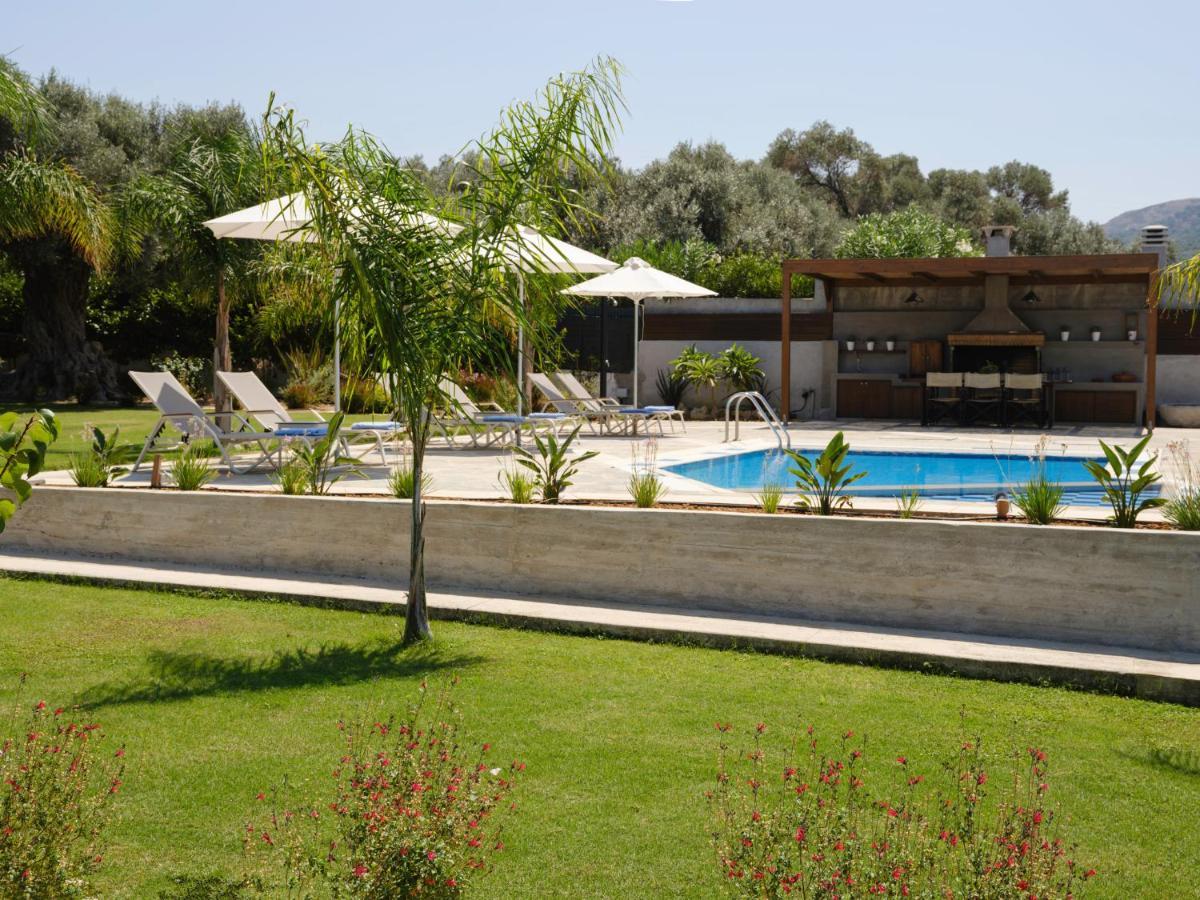 Villa Periklis Adelianos Kampos Exterior photo