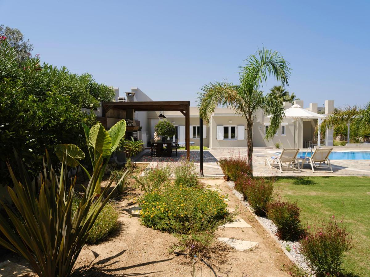 Villa Periklis Adelianos Kampos Exterior photo
